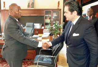 M. Denis CHEMILLIER-GENDREAU a eu l’honneur de rencontrer le Président de la République Centrafricaine, M. TOUADERA, jeudi 2 mars 2017 à Bangui